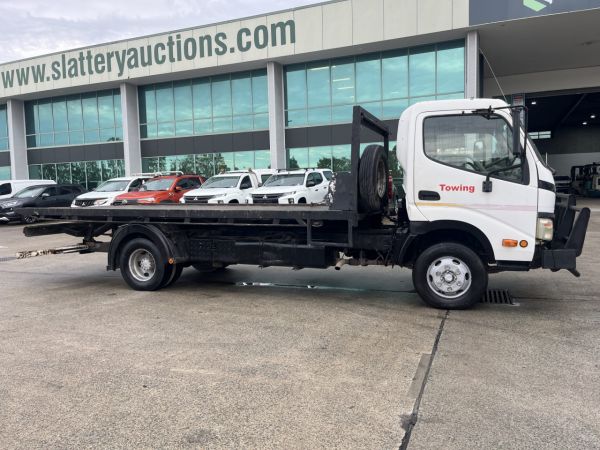2003 Hino Dutro 4x2 Tilt Tray image