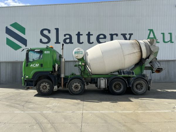 2015 Isuzu FYH 8x4 Concrete Agitator image