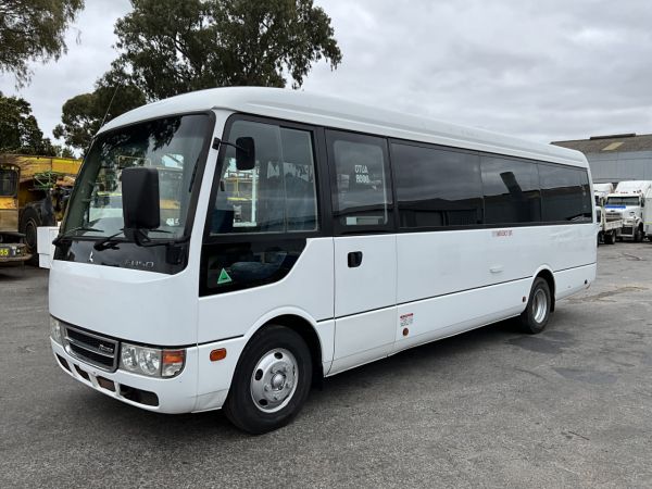 2017 Mitsubishi Rosa Diesel image