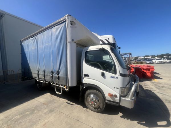 2009 Hino 300 2 716 4x2 Curtainsider - Non Mobile image