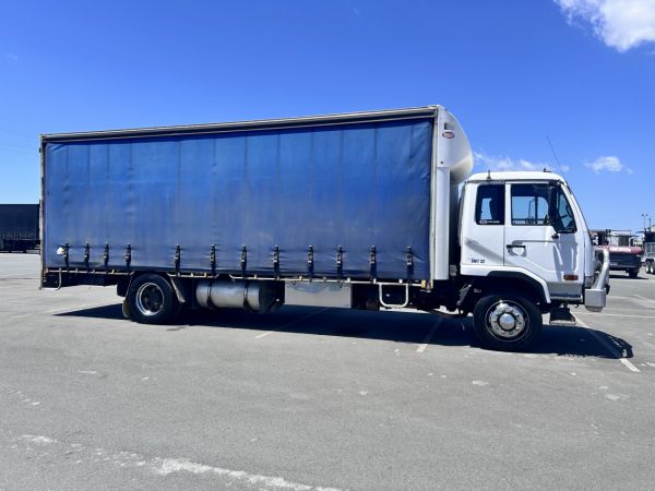 2005 Nissan PKC215 4x2 Curtainsider image