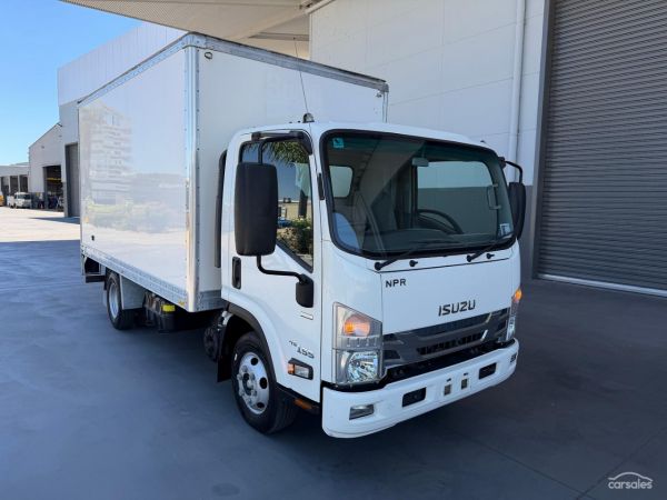 2020 Isuzu Npr 45 155 In Stock Now image