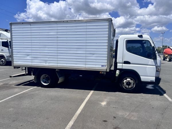 2016 Mitsubishi Fuso Canter 7/800 815 4x2 Pantech image