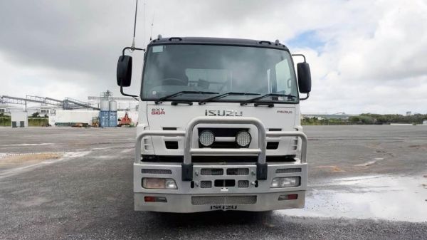 2014 Isuzu CXY G2014 Isuzu CXY GIGA 6x4 Tipper Truck image