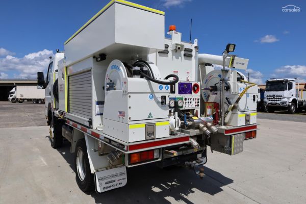 2017 Fuso Canter FG 4x4 image