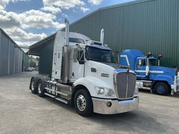 2011 Kenworth T409 image