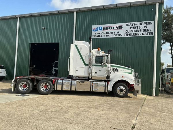 Mack Titan 2013 image