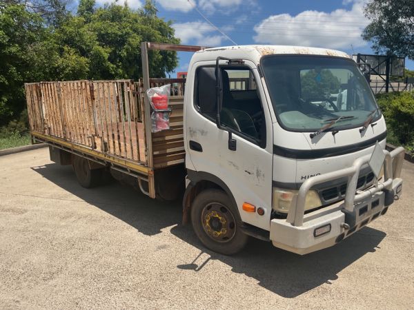 2006 Hino Dutro Tray Hino Dutro image