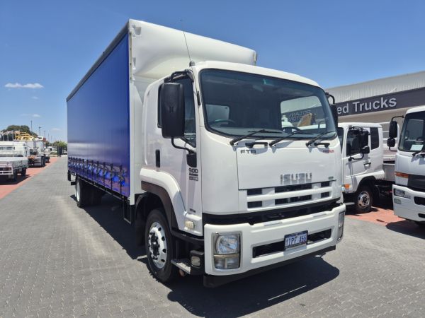 2013 Isuzu FTR900 Curtainsider 12 Pallet Tautliner and Lift image