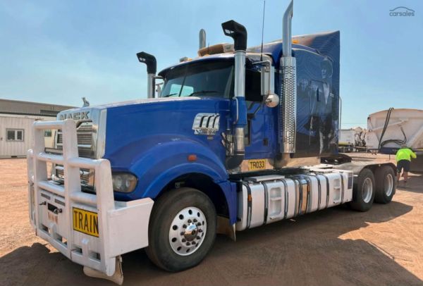 2014 Mack Titan image