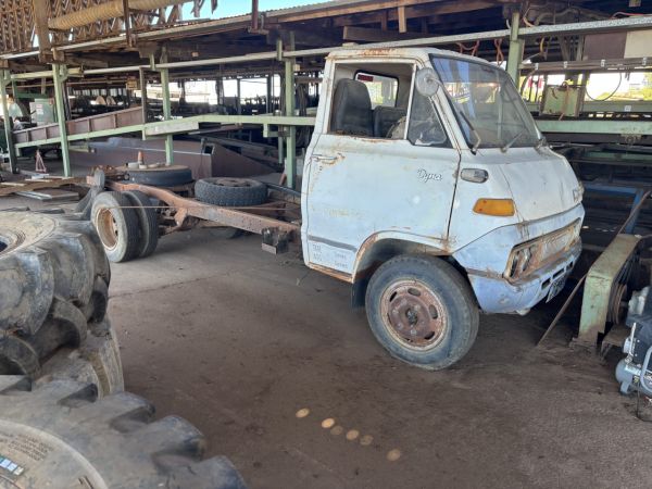 1976 Toyota Dyna 4x2 Tray Truck image