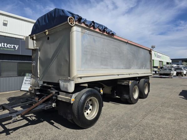 2002 Hercules Tri Axle Tipper Tri-Axle image