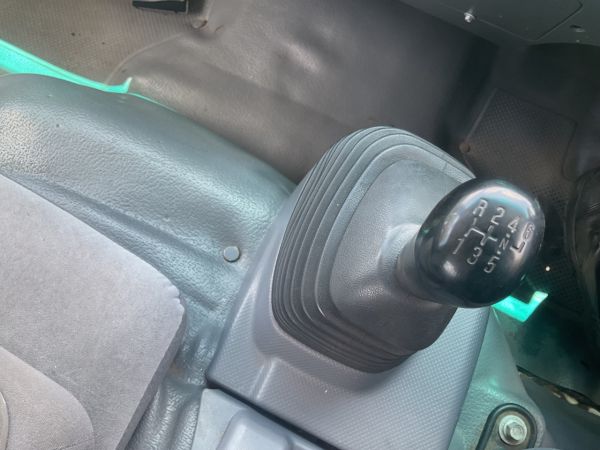 2008 Isuzu NPR250 Tray Isuzu NPR 250 image