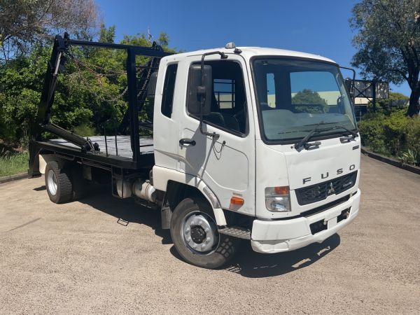 2014 Mitsubishi  FK600 Skip Bin Loader Mitsubishi FK600 image