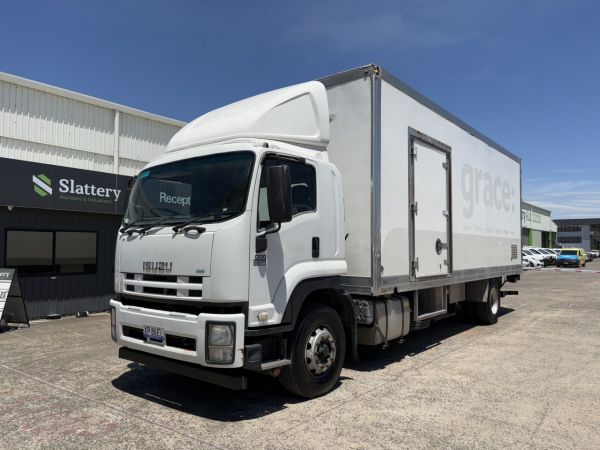 2012 Isuzu FVD Long 4x2 Pantech w/Tailgate (Manual) (16T GVM) image