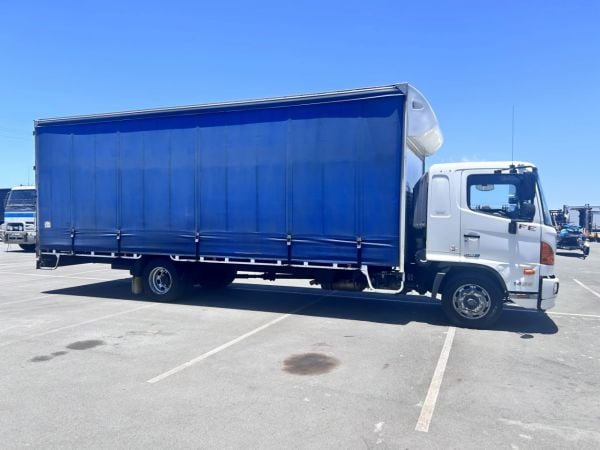 2015 Hino 500 2 4x2 Curtainsider image