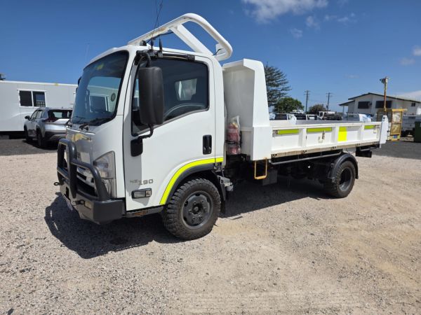 2017 Isuzu NH 4x2 Tipper Truck image