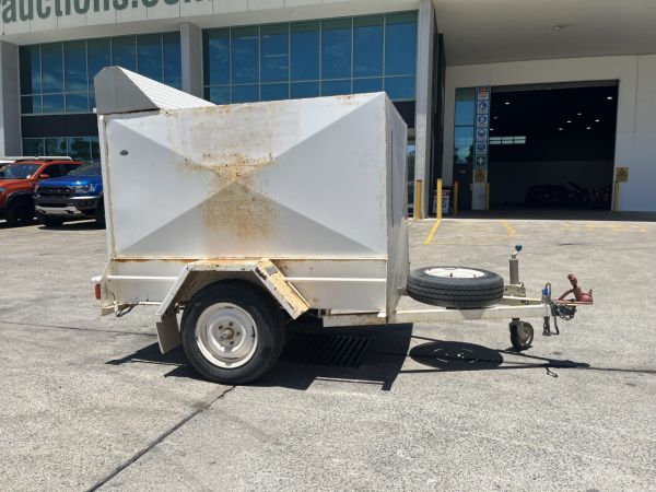 2000 Kessner Trailers 6x4 Single Axle Enclosed Box Trailer image