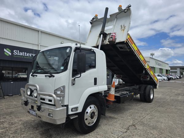 2015 Isuzu FSR 850 4x2 Tipper (Manual) (14T GVM) image