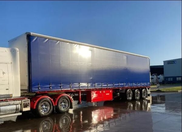 2014 Barker Curtainsider image