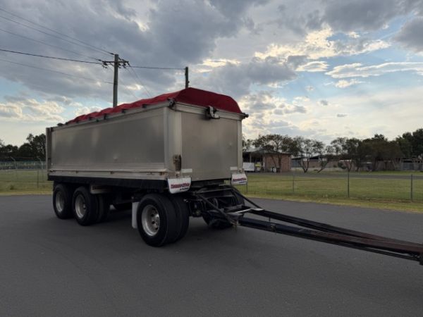 2010 Hamelex White HXDT3 Dog image