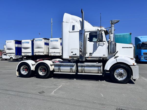 2017 Wes2017 Western Star 4864FXB 6x4 Prime Mover image