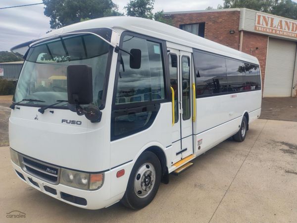 2015 Mitsubishi Rosa image