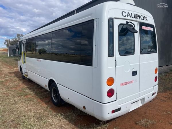 2015 Mitsubishi Rosa image