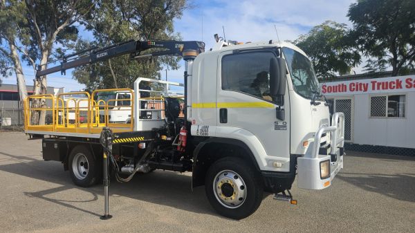 2013 ISUZU FSS 4 X 4 CRANE TRUCK image