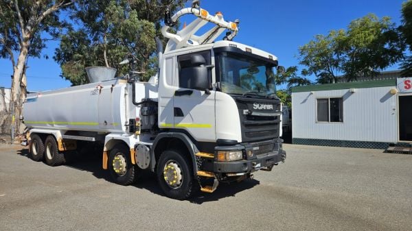 2017 SCANIA G400 WATER TRUCK TANKER image