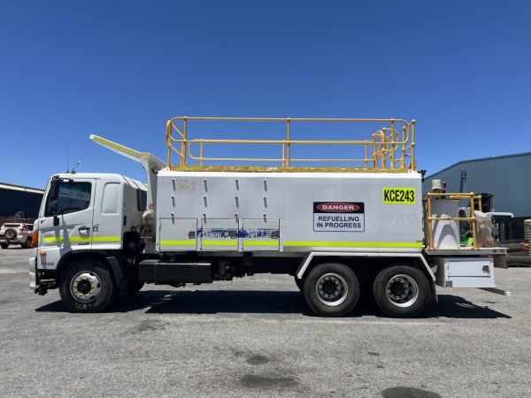 2013 Hino 2628 500 6x4 Service Truck image