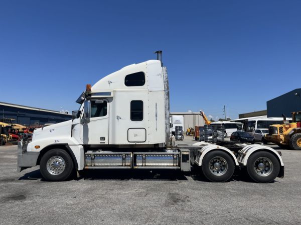 2009 Freightliner FLX 6x4 Prime Mover image
