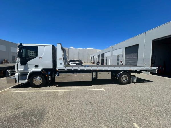2021 Iveco Tow Truck Eurocargo 4x2 Tilt Tray with Underlift image