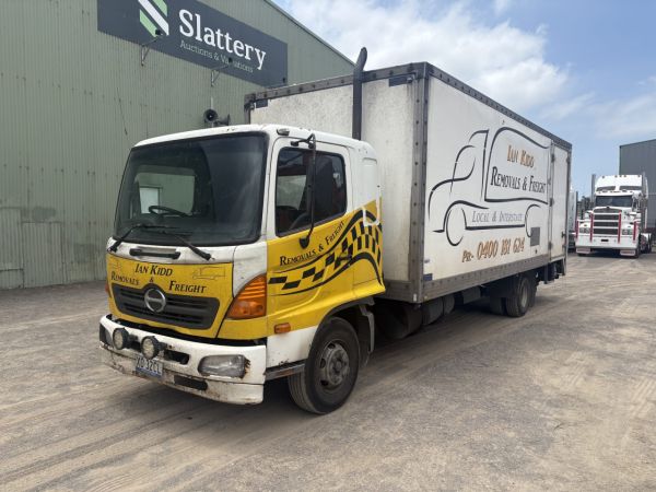 2004 Hino FD1J C/Cab 4x2 Pantech image