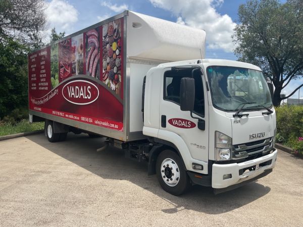 2018 Isuzu FSR Pantech image