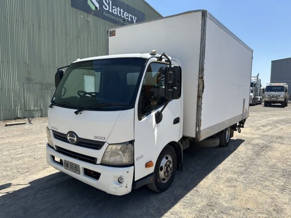 2013 Hino 300 Ser 2 C/CAB Wide 616 4x2 Pantech Truck image