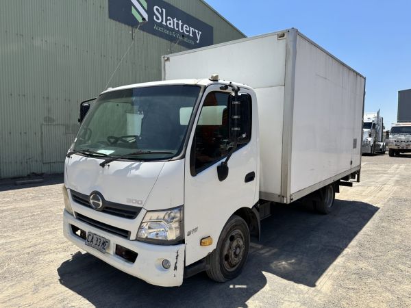 2014 Hino 300 Ser 2 C/CAB Wide 616 4x2 Pantech Truck image