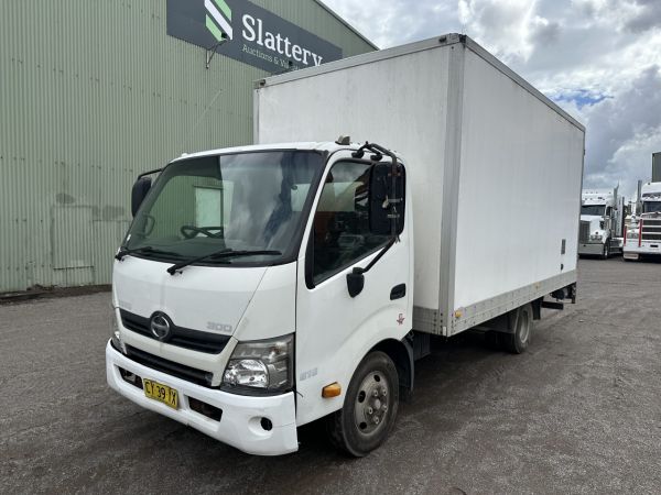2015 Hino 300 Ser 2 C/CAB Wide 616 4x2 Pantech Truck image
