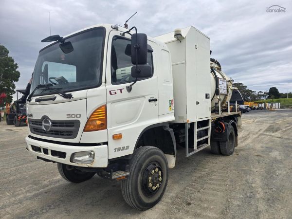 2010 Hino 500 1322 vacuum Jet image
