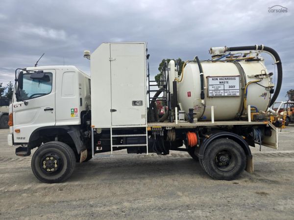 2010 Hino 500 1322 vacuum Jet image