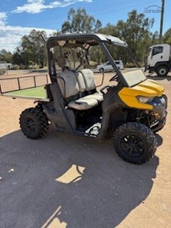 2018 Can-Am HD 8XU image