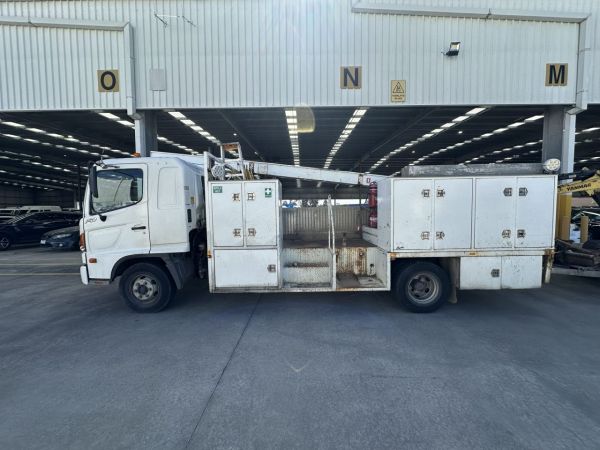 2005 Hino FD500 4x2 Service Truck image