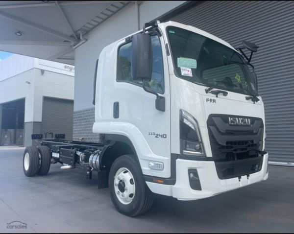 2025 Isuzu FRR 110-240 Am R44 image