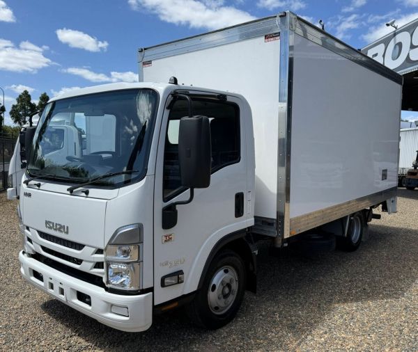 2023 Isuzu NNR Pantech 45-150 AMT image