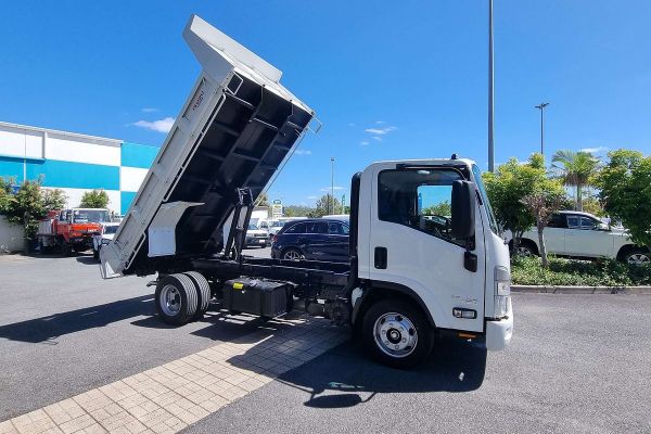 2023 Isuzu N Series NPR 75-190 4x2 MWB image