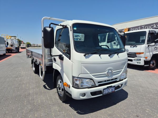 2019 Hino 616 - 300 Series Tray AUTO Car License Tray image