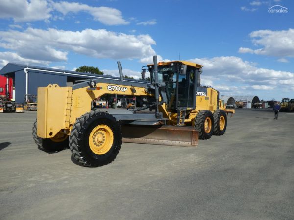 2011 John Deere 670GP image