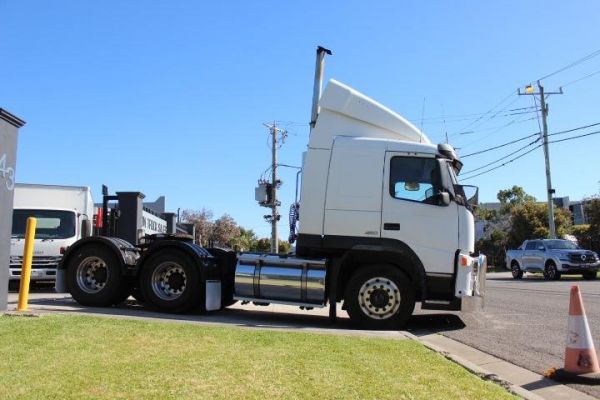 2003 Volvo FM420 6X4 image