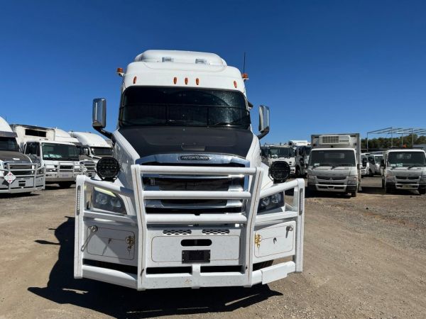 2021 FREIGHTLINER CASCADIA 126 Prime Mover image