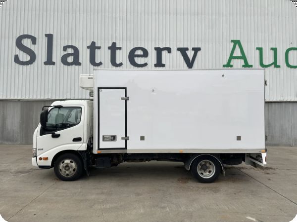 2020 Hino 300 616 4x2 Refrigerated Pantech (Ex Lease) image
